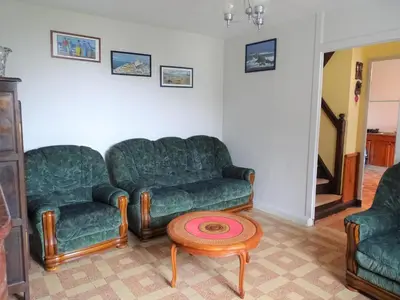 Coin salon dans l'établissement House in Brittany near Coastal Hiking Trail
