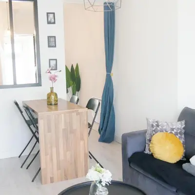 Coin salon dans l'établissement Joli studio dans le centre ville de Brest