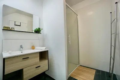 Salle de bains dans l'établissement Le perchoir *hyper centre * A 2 pas de la mer *