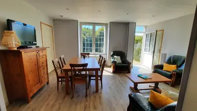 Télévision ou salle de divertissement dans l'établissement Jolie maison de campagne à 2km de la mer