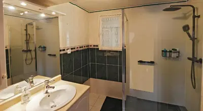 Salle de bains dans l'établissement Mer, belle vue, emplacement parfait, fonctionnel