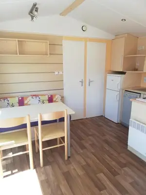 Cuisine ou kitchenette dans l'établissement Hébergements camping 
