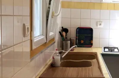 Cuisine ou kitchenette dans l'établissement Aux Vieilles Murailles • Charmante maison & cour