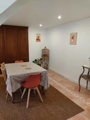 Plan de l'établissement Maison, calme avec cheminée.