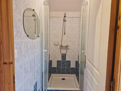 Salle de bains dans l'établissement Apartment in Bénodet near Sandy Beaches
