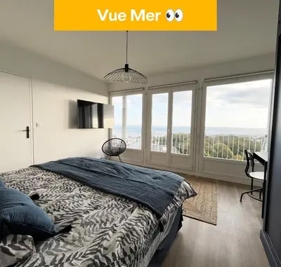 Un ou plusieurs lits dans un hébergement de l'établissement Nouveau! Appartement vue mer 180° et place parking