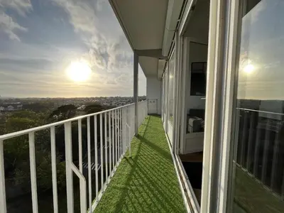 Balcon ou terrasse dans l'établissement Nouveau! Appartement vue mer 180° et place parking