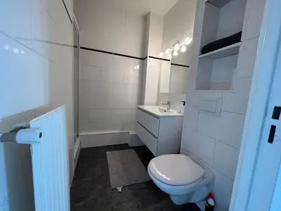 Salle de bains dans l'établissement Nouveau! Appartement vue mer 180° et place parking