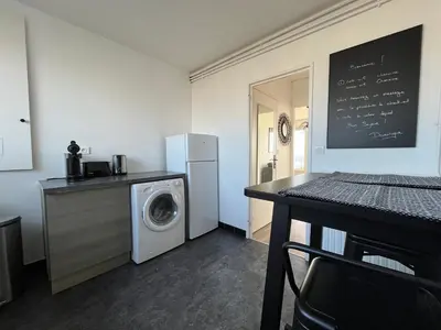 Cuisine ou kitchenette dans l'établissement Nouveau! Appartement vue mer 180° et place parking