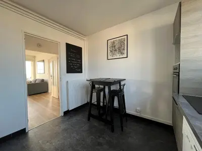 Cuisine ou kitchenette dans l'établissement Nouveau! Appartement vue mer 180° et place parking