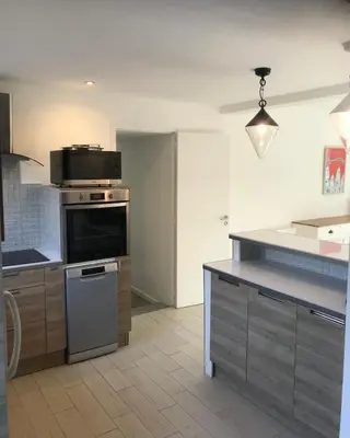 Cuisine ou kitchenette dans l'établissement Villa Fouesnant Beg Meil Ty Bigorn 150 m plage et sentiers