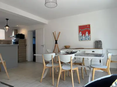Cuisine ou kitchenette dans l'établissement Villa Fouesnant Beg Meil Ty Bigorn 150 m plage et sentiers