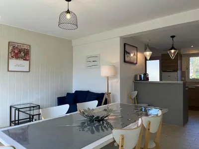 Coin salon dans l'établissement Villa Fouesnant Beg Meil Ty Bigorn 150 m plage et sentiers