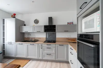 Cuisine ou kitchenette dans l'établissement Jolie maison pour 6 personnes au Guilvinec