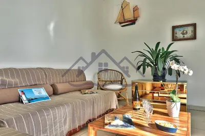 Coin salon dans l'établissement LocaLise - M12 -Ty Marjan - Vacances à quelques pas de la mer au Guilvinec - Wifi inclus - linge de lit inclus - Animaux bienvenus - Jardin avec possibilité d'être clos avec grillage