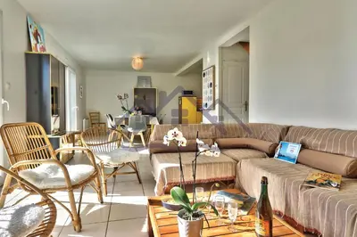 Coin salon dans l'établissement LocaLise - M12 -Ty Marjan - Vacances à quelques pas de la mer au Guilvinec - Wifi inclus - linge de lit inclus - Animaux bienvenus - Jardin avec possibilité d'être clos avec grillage