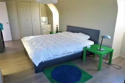 Un ou plusieurs lits dans un hébergement de l'établissement Villa vue mer avec terrasse de 50m2 donnant sur la plage de Goas Treiz à TREBEURDEN Ref-674