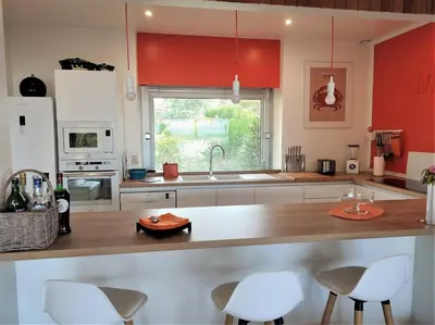 Cuisine ou kitchenette dans l'établissement Villa vue mer avec terrasse de 50m2 donnant sur la plage de Goas Treiz à TREBEURDEN Ref-674