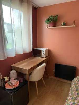 Coin salon dans l'établissement Chambre avec entrée privée
