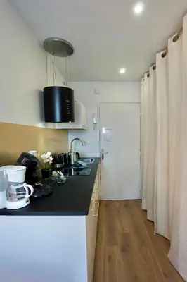 Cuisine ou kitchenette dans l'établissement Modern stud’ *hyper centre* 50m de la mer*
