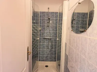 Salle de bains dans l'établissement Apartment in Bénodet near Sandy Beaches
