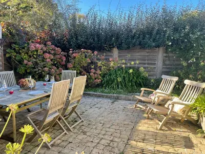 Jardin de l'établissement House in Locquirec near Sandy Beaches