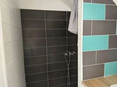 Salle de bains dans l'établissement Les chambres du Bistro du Canal