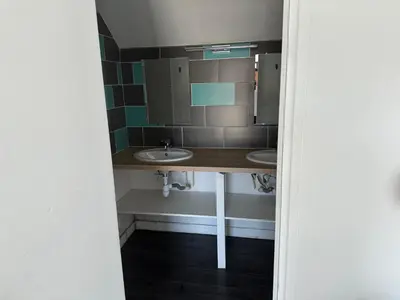 Salle de bains dans l'établissement Les chambres du Bistro du Canal