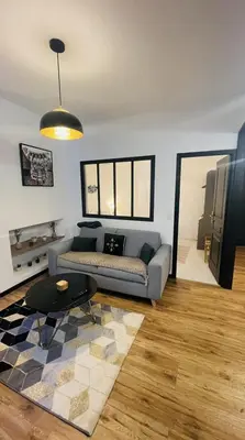 Coin salon dans l'établissement Cosy et jardin panoramique