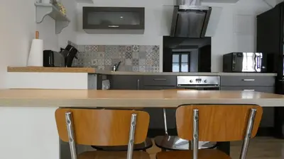 Cuisine ou kitchenette dans l'établissement Maison Centre ville 