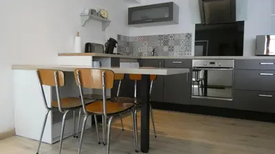 Cuisine ou kitchenette dans l'établissement Maison Centre ville 