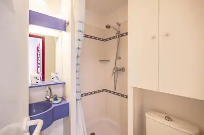 Salle de bains dans l'établissement Le Nautic - 5min à pied de la plage
