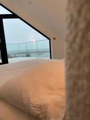 Un ou plusieurs lits dans un hébergement de l'établissement Ty Dag - Grande Terre, front de mer et spa