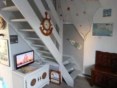 Télévision ou salle de divertissement dans l'établissement Ty Sterenn e Giulia 700m de la plage de Lodonnec