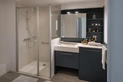 Salle de bains dans l'établissement DOMITYS LES GAVOTTES