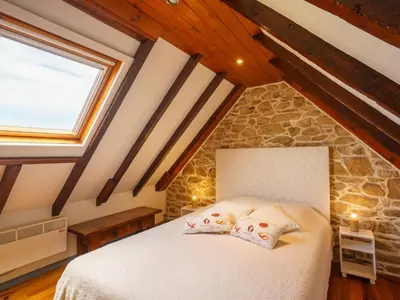 Un ou plusieurs lits dans un hébergement de l'établissement Holiday Home La petite Iroise by Interhome