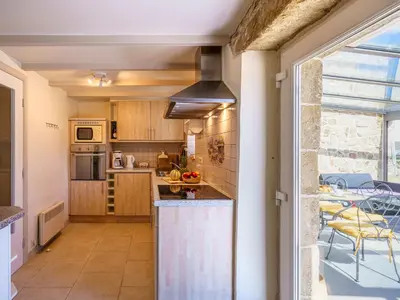 Cuisine ou kitchenette dans l'établissement Holiday Home L'Iroise by Interhome