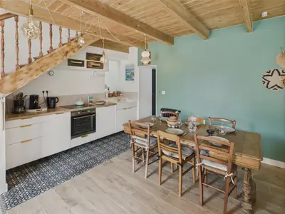 Cuisine ou kitchenette dans l'établissement Maison pour 4 classée 3 étoiles - Terrasse - Guilvinec