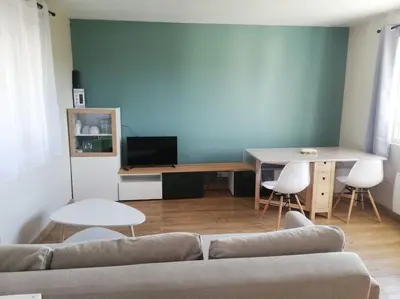 Télévision ou salle de divertissement dans l'établissement Jolie petite maison indépendante de plain-pied