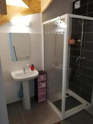 Salle de bains dans l'établissement Chambre privée dans Happy Home Maison Calme Chez l'habitant