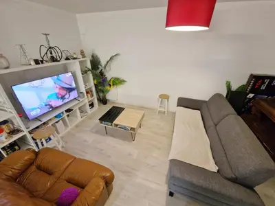 Télévision ou salle de divertissement dans l'établissement Chambre privée dans Happy Home Maison Calme Chez l'habitant