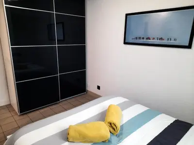 Un ou plusieurs lits dans un hébergement de l'établissement Ty Cocoon- Appartement avec terrasse et parking privé