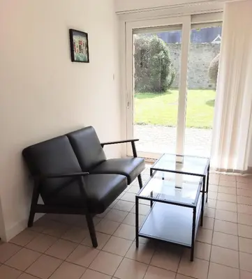 Coin salon dans l'établissement Ty Cocoon- Appartement avec terrasse et parking privé