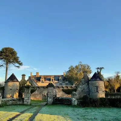 Le Gîte les NUZ ( parc du château de Keroüartz)