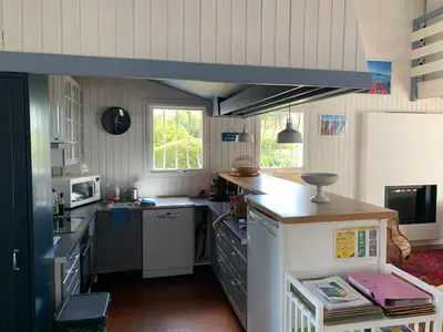 Cuisine ou kitchenette dans l'établissement Maison sur la pointe du Cap Coz