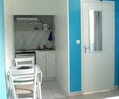 Cuisine ou kitchenette dans l'établissement LE RUN AR MOR 22