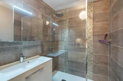 Salle de bains dans l'établissement Kersalé