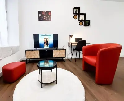 Télévision ou salle de divertissement dans l'établissement Beau T2 hypercentre à la cathédrale