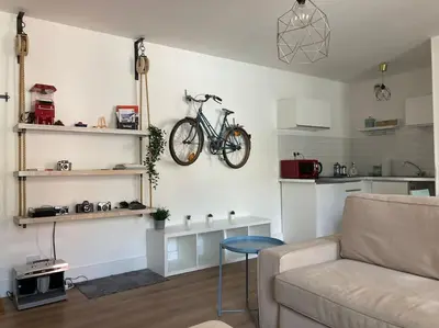 Cuisine ou kitchenette dans l'établissement Appartement 1 chambre proximité Port de commerce et Gare SNCF
