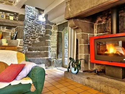 Coin salon dans l'établissement Stone House in Huelgoat, Brittany